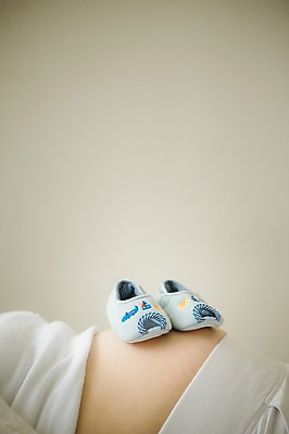 포토 JPG 스튜디오촬영 여자 엄마 실내 사랑 한명 상반신 옆모습 30대 희망 임산부 한국인 보호 준비 아기신발 설레임 복부 성인여자만 성인여자한명만 장년여자한명만 놓기 국내포토 1 감정 뷰포인트 신발 컨셉 가족 모션 사람 동양인 내부 신체부위 장년 임신 아기용품 여자만 여자한명만 장년여자만 성인만 파일형식