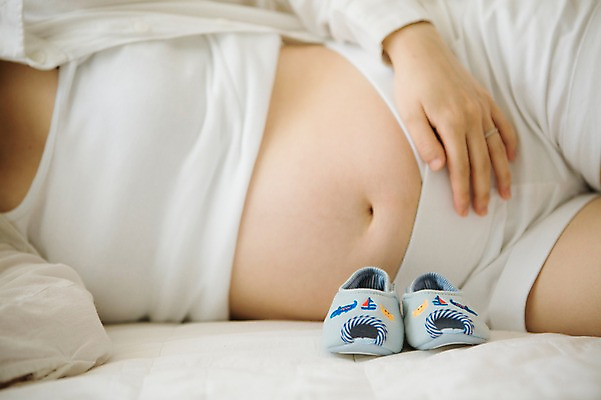 포토 JPG 스튜디오촬영 여자 엄마 실내 사랑 한명 상반신 30대 눕기 희망 임산부 한국인 보호 준비 아기신발 설레임 복부 성인여자만 성인여자한명만 장년여자한명만 국내포토 1 감정 신발 컨셉 가족 모션 사람 동양인 내부 신체부위 장년 임신 아기용품 여자만 여자한명만 장년여자만 성인만 파일형식