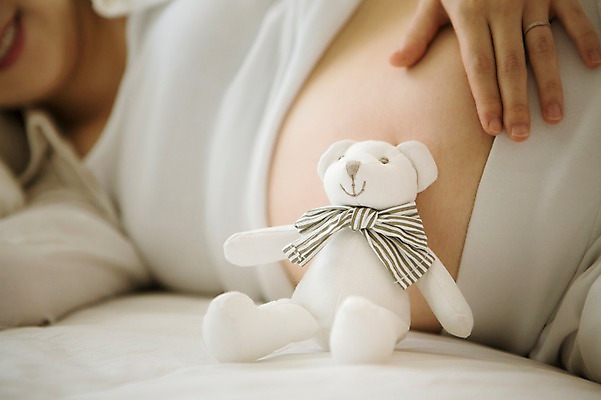 포토 JPG 스튜디오촬영 여자 엄마 실내 사랑 한명 상반신 앞모습 30대 눕기 희망 임산부 곰인형 한국인 침대 보호 준비 설레임 복부 성인여자만 성인여자한명만 장년여자한명만 국내포토 1 감정 인형 뷰포인트 가구 컨셉 가족 모션 사람 동양인 내부 신체부위 장년 임신 여자만 여자한명만 장년여자만 성인만 파일형식