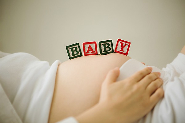 포토 JPG 스튜디오촬영 영어 여자 엄마 휴식 실내 사랑 한명 상반신 옆모습 30대 눕기 임산부 한국인 아기 보호 준비 설레임 복부 성인여자만 성인여자한명만 장년여자한명만 나무블록 국내포토 문자 1 감정 뷰포인트 컨셉 가족 모션 사람 동양인 내부 목재 신체부위 장년 블록 임신 여자만 여자한명만 장년여자만 성인만 파일형식