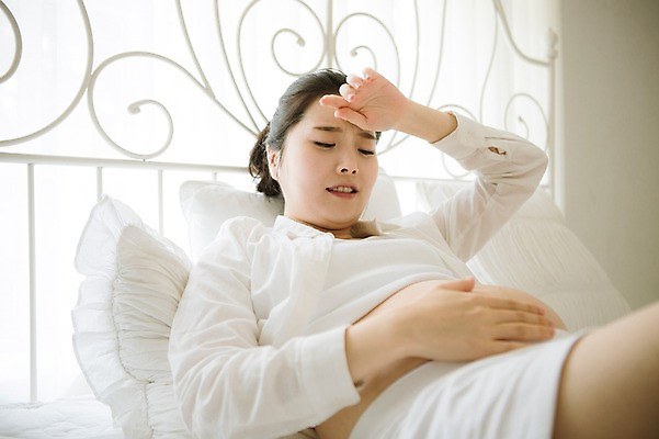 포토 JPG 스튜디오촬영 여자 엄마 실내 사랑 한명 상반신 앞모습 30대 눕기 희망 임산부 고통 한국인 침대 보호 준비 설레임 진통 성인여자만 성인여자한명만 장년여자한명만 국내포토 1 감정 뷰포인트 가구 컨셉 가족 모션 사람 동양인 내부 장년 임신 여자만 여자한명만 장년여자만 성인만 파일형식