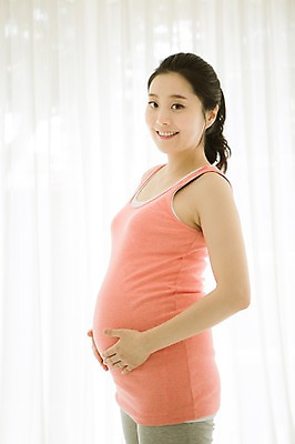 포토 JPG 스튜디오촬영 여자 엄마 실내 사랑 한명 서기 미소 상반신 옆모습 30대 희망 임산부 한국인 준비 설레임 감싸기 성인여자만 성인여자한명만 장년여자한명만 국내포토 1 감정 뷰포인트 가족 모션 표정 사람 동양인 내부 장년 임신 여자만 여자한명만 장년여자만 성인만 파일형식