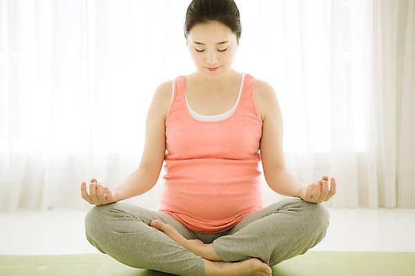 포토 JPG 스튜디오촬영 전신 여자 요가 엄마 실내 한명 앉기 손짓 앞모습 30대 운동 눈감음 희망 고요 임산부 한국인 준비 설레임 성인여자만 성인여자한명만 장년여자한명만 국내포토 1 웰빙 감정 뷰포인트 가족 모션 건강 사람 동양인 내부 장년 임신 여자만 여자한명만 장년여자만 성인만 파일형식