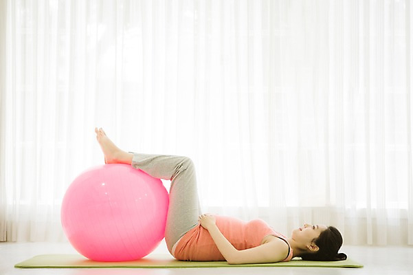 포토 JPG 스튜디오촬영 전신 여자 엄마 실내 한명 옆모습 30대 눕기 운동 희망 임산부 한국인 짐볼 준비 설레임 성인여자만 성인여자한명만 장년여자한명만 국내포토 1 감정 뷰포인트 가족 모션 건강 사람 동양인 내부 장년 임신 여자만 여자한명만 장년여자만 성인만 파일형식