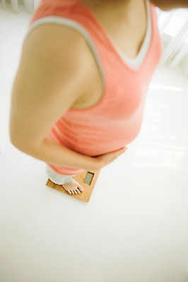 포토 JPG 스튜디오촬영 여자 엄마 실내 한명 서기 옆모습 30대 희망 임산부 한국인 하반신 측정 준비 체중계 설레임 성인여자만 성인여자한명만 장년여자한명만 국내포토 1 감정 뷰포인트 가족 모션 사람 동양인 내부 장년 임신 여자만 여자한명만 장년여자만 성인만 파일형식