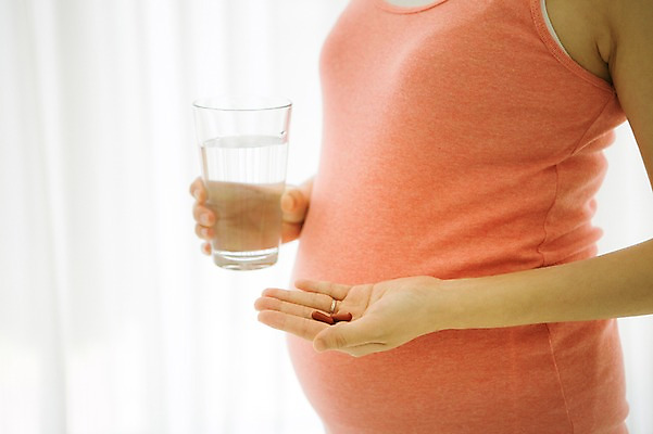 포토 JPG 스튜디오촬영 여자 엄마 실내 한명 서기 들기 상반신 옆모습 30대 희망 임산부 한국인 준비 설레임 성인여자만 성인여자한명만 장년여자한명만 철분제 국내포토 1 감정 뷰포인트 가족 모션 사람 동양인 내부 장년 약 임신 여자만 여자한명만 장년여자만 성인만 파일형식