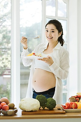 포토 JPG 스튜디오촬영 여자 채소 과일 엄마 실내 건강 한명 서기 미소 들기 상반신 성인 앞모습 30대 희망 임산부 한국인 준비 설레임 성인여자만 성인여자한명만 장년여자한명만 국내포토 1 감정 뷰포인트 가족 모션 표정 사람 동양인 내부 장년 임신 여자만 여자한명만 장년여자만 성인만 파일형식