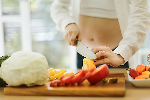 포토 JPG 스튜디오촬영 여자 채소 과일 엄마 파프리카 실내 건강 한명 서기 들기 상반신 성인 앞모습 30대 희망 임산부 한국인 칼 준비 설레임 성인여자만 성인여자한명만 장년여자한명만 국내포토 1 감정 뷰포인트 가족 모션 사람 동양인 내부 장년 임신 여자만 여자한명만 장년여자만 성인만 파일형식