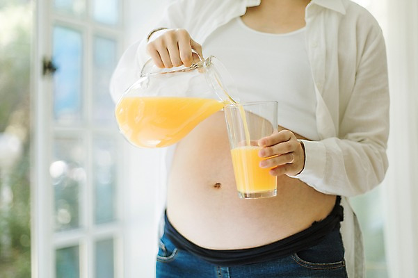 포토 JPG 스튜디오촬영 여자 엄마 실내 건강 한명 들기 상반신 성인 앞모습 30대 희망 임산부 한국인 오렌지주스 준비 설레임 성인여자만 성인여자한명만 장년여자한명만 국내포토 1 감정 뷰포인트 가족 모션 사람 동양인 내부 장년 임신 과일주스 여자만 여자한명만 장년여자만 성인만 파일형식