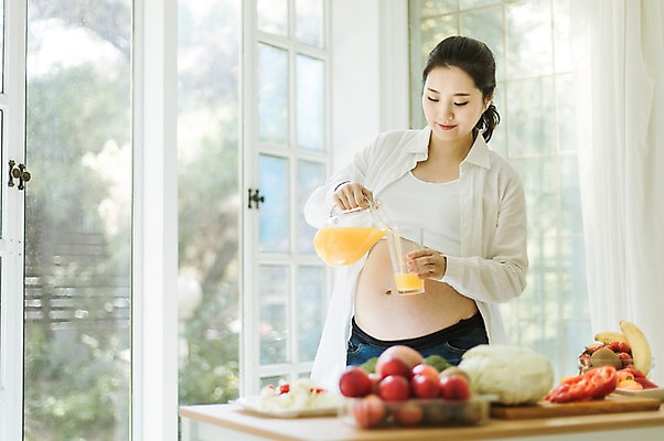 포토 JPG 스튜디오촬영 여자 엄마 실내 건강 한명 서기 들기 상반신 성인 앞모습 30대 희망 임산부 한국인 오렌지주스 창가 준비 설레임 성인여자만 성인여자한명만 장년여자한명만 국내포토 1 감정 뷰포인트 창문 가족 모션 사람 동양인 내부 장년 임신 과일주스 여자만 여자한명만 장년여자만 성인만 파일형식