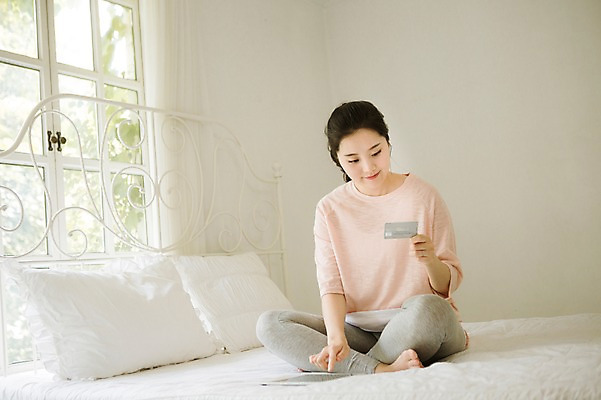 포토 JPG 스튜디오촬영 전신 여자 엄마 모바일 실내 한명 앉기 성인 앞모습 30대 태블릿 희망 임산부 한국인 침대 보호 준비 온라인쇼핑 모바일쇼핑 설레임 성인여자만 성인여자한명만 장년여자한명만 국내포토 1 감정 뷰포인트 가구 컨셉 가족 모션 사람 동양인 내부 장년 전자제품 스마트기기 쇼핑 임신 온라인 여자만 여자한명만 장년여자만 성인만 파일형식