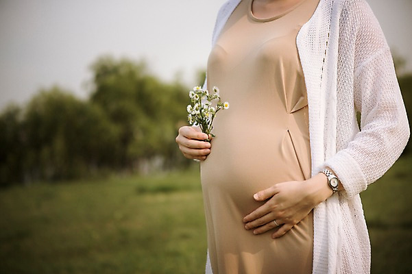 포토 JPG 주간 여자 꽃 엄마 휴식 사랑 한명 서기 들기 잔디 상반신 야외 앞모습 30대 산책 임산부 한국인 보호 상쾌 감싸기 성인여자만 성인여자한명만 장년여자한명만 국내포토 자연요소 식물 1 감정 뷰포인트 컨셉 가족 모션 사람 동양인 장년 임신 여자만 여자한명만 장년여자만 성인만 파일형식