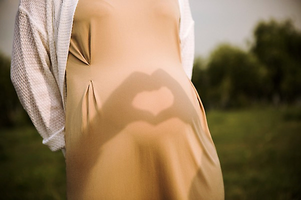 포토 JPG 주간 여자 엄마 휴식 그림자 사랑 한명 잔디 상반신 야외 앞모습 30대 산책 임산부 한국인 보호 상쾌 손하트 성인여자만 성인여자한명만 장년여자한명만 국내포토 자연요소 식물 1 감정 뷰포인트 컨셉 가족 사람 동양인 손짓 장년 임신 여자만 여자한명만 장년여자만 성인만 파일형식