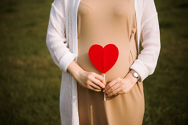 포토 JPG 주간 여자 엄마 휴식 사랑 한명 서기 들기 잔디 상반신 야외 앞모습 30대 산책 임산부 한국인 하트 보호 상쾌 성인여자만 성인여자한명만 장년여자한명만 국내포토 자연요소 모양 식물 1 감정 뷰포인트 컨셉 가족 모션 사람 동양인 장년 임신 여자만 여자한명만 장년여자만 성인만 파일형식