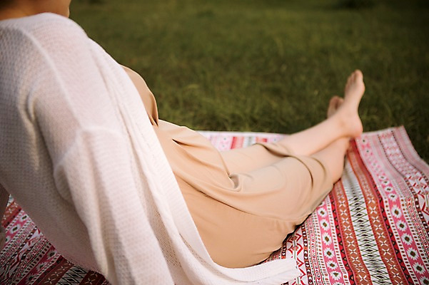 포토 JPG 주간 여자 엄마 휴식 한명 앉기 잔디 성인 야외 옆모습 30대 산책 임산부 한국인 하반신 보호 돗자리 상쾌 성인여자만 성인여자한명만 장년여자한명만 국내포토 자연요소 식물 1 감정 뷰포인트 컨셉 가족 모션 사람 동양인 장년 임신 여자만 여자한명만 장년여자만 성인만 파일형식