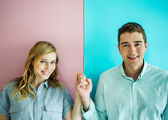 포토 JPG 외국인 커플 여자 남자 커플라이프 실내 사랑 서기 미소 상반신 20대 성인 두명 앞모습 손잡기 다정 반전 성인만 국내포토 라이프스타일 감정 뷰포인트 컨셉 관계 모션 표정 사람 인종 청년 내부 파일형식