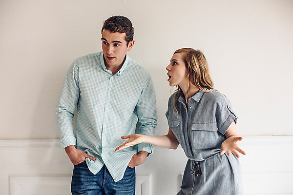 포토 JPG 외국인 커플 여자 남자 커플라이프 실내 서기 상반신 20대 성인 두명 앞모습 분노 갈등 불만 말다툼 성인만 국내포토 라이프스타일 감정 뷰포인트 관계 모션 사람 인종 청년 내부 싸움 파일형식