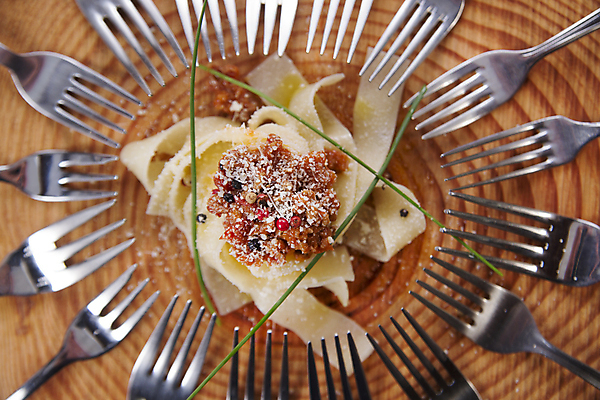 포토 JPG 해외이미지 전통 접시 음식 토마토 치즈 육류 요리 사람없음 식당 식사 저녁식사 소고기 발표 맛 메뉴 점심식사 폭식 메인요리 살사댄스 해외202004 해외포토 식기 컨셉 채소 식재료 유제품 상점 춤 파일형식 이미지허브