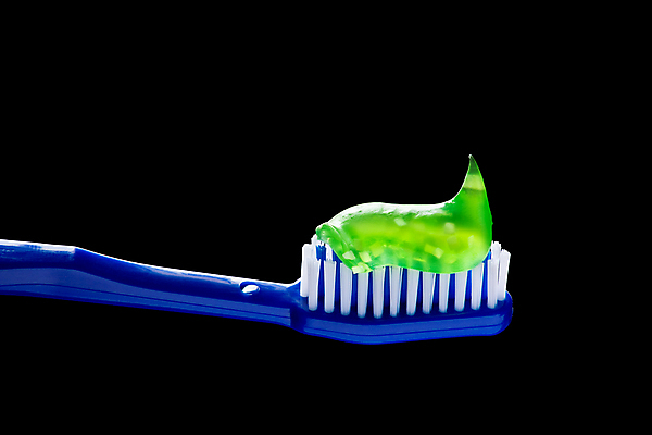 포토 JPG 해외이미지 아침 사람없음 목욕 붓 구멍 치아 칫솔 반죽 치약 위생관리 해외202004 해외포토 주간 관리 위생용품 청결 소화기관 파일형식 이미지허브