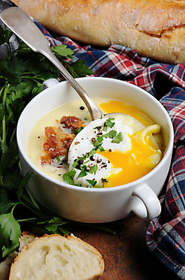 포토 JPG 해외이미지 그릇 접시 빵 조각 다이어트 재료 부분 반찬 건강 마늘 사람없음 옆모습 계란 숟가락 식사 저녁식사 튀김 조미료 수프 바게트 자르기 먹기 허브 가득함 크림 향신료 주사위 매움 베이컨 후추 덩어리 점심식사 당뇨병 삶기 핸드메이드 해외202004 해외포토 식물 식기 음식 뷰포인트 채소 모션 수저 돼지고기 알 맛 질병 향미료 파일형식 이미지허브