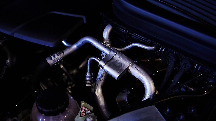 포토 JPG 해외이미지 산업 길 컨셉 부분 교통시설 모션 자동차 새로움 사람없음 빛 금속 검은색 힘 기계 운전 에너지 흰색 수리 은색 승차 철 묘사 속도 연료 엔진 정비공 기어 공학 모터 디젤 복잡 자동 차고 철강 세련 해외202004 해외포토 교육 육상교통 컬러 교통 재질 기술자 시설 파일형식 이미지허브