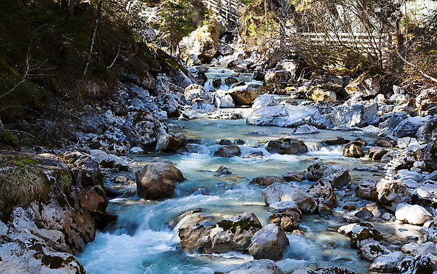 포토 JPG 해외이미지 여행 백그라운드 자연 산 풍경 사람없음 야외 물 여름 강 폭포 흐름 바위 개울 숲 내추럴 해외202004 해외포토 자연요소 계절 컨셉 돌_바위 생태계 파일형식 이미지허브