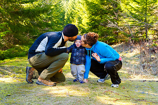 포토 JPG 해외이미지 커플 행복 아들 어린이 겨울 가족 자연 엄마 키스 따뜻함 3 사랑 소년 야외 세명 봄 재킷 하이킹 추위 그룹 황무지 아빠 숲 니트 비니 탐사 캡모자 해외202004 해외포토 모자_잡화 계절 남자 감정 상의 관계 레저 사람 외투 애정표현 생태계 파일형식 이미지허브