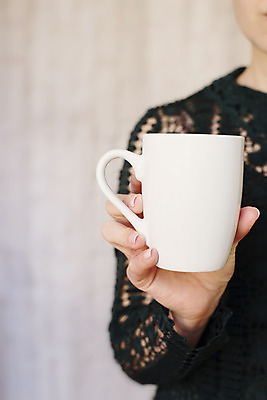 포토 JPG 해외이미지 백인 손 디자인 여자 커피 음료 음식 백그라운드 비즈니스 텍스트 관리 선물 사람 사람없음 컵 유행 우주 검은색 공백 카페 머그컵 마시기 흰색 잡기 차 상품 주식 알림 속도 내추럴 거짓 넣기 완벽 목업 스타일 브랜딩 방식 해외202004 해외포토 서양인 식기 컬러 컨셉 모션 신체부위 금융 상점 파일형식 이미지허브