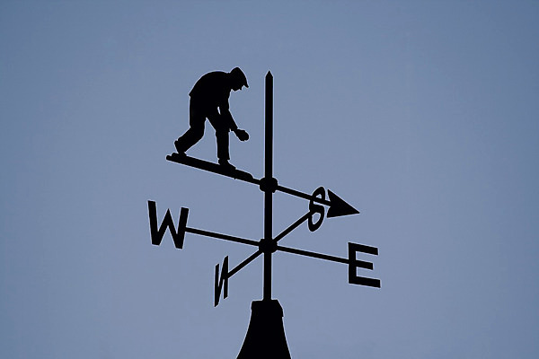 포토 JPG 해외이미지 구름 공원 하늘 지붕 바람 날씨 화살 주택 사람없음 장식 파란색 금속 기구 분위기 나침반 예측 방향 철 심볼 폭풍 북쪽 동쪽 서명 정맥 남쪽 서쪽 옛날 타격 폭풍우 해외202004 해외포토 자연요소 공공시설 컬러 컨셉 모션 재질 건물 비_날씨 자연재해 혈관 파일형식 이미지허브