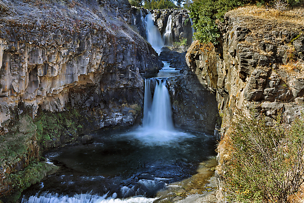 포토 JPG 해외이미지 자연 풍경 사람없음 야외 농경지 폭포 산책로 하이킹 에너지 시골 개울 급류 카약 암초 수력발전 해외202004 해외포토 길 레저 강 농장 수상스포츠 발전 생태계 수력에너지 파일형식 이미지허브