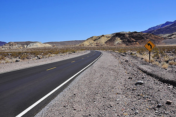 포토 JPG 해외이미지 도로 여행 교통시설 자동차 사람없음 계곡 회색 사막 죽음 뜨거움 암초 해외202004 해외포토 길 육상교통 컬러 교통 시설 파일형식 이미지허브