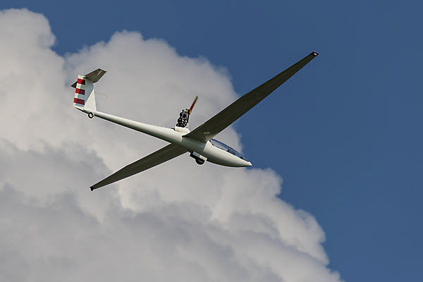 포토 JPG 해외이미지 구름 스포츠 날개 교통시설 모션 하늘 새로움 비행기 사람없음 야외 건물 파란색 기계 봄 흰색 비행 우아함 날씬함 오브젝트 꼬리 프로펠러 승객 엔진 모터 글라이더 되감기 해외202004 해외포토 자연요소 건축물 계절 컬러 교통 컨셉 항공교통 대중교통 몸매 시설 파일형식 이미지허브