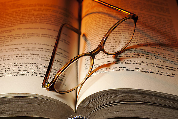 포토 JPG 해외이미지 교육 종이 문화 안경 과학 백그라운드 컨셉 비즈니스 텍스트 학교 이야기 사람없음 책 빛 스터디 쌓기 자료 정보 수확 골동품 덮개 흰색 기록 오픈 도서관 인쇄 읽기 교과서 대학교 문서 문학 페이지 사전 옛날 지능 스타일 해외202004 해외포토 잡화 컬러 농업 모션 교재 학습 뚜껑 파일형식 이미지허브