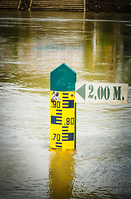 포토 JPG 해외이미지 응시 호수 발 표시 표면 그래프 거리 자 사람없음 물 강 숫자 환경 기구 저수지 계산 큼 댐 홍수 측정 눈금 가뭄 봉 계량기 깊이 인치 해외202004 해외포토 자연요소 문자 시선 공공시설 날씨 문구용품 신체부위 크기 자연재해 파일형식 이미지허브