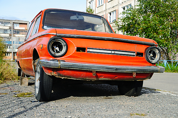 포토 JPG 해외이미지 교통시설 자동차 사람없음 건물 빨간색 여름 파란색 추위 수확 골동품 시간 역사 클래식 60대 수집 복고 러시아 소비에트 옛날 자동 특별함 해외202004 해외포토 건축물 계절 노년 유럽 육상교통 컬러 교통 컨셉 농업 시설 파일형식 이미지허브