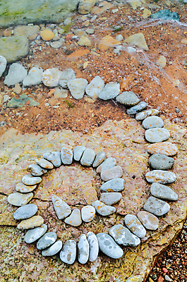 포토 JPG 해외이미지 선 모래 곡선 자연 나선형 숙이기 사람없음 스파 스트레칭 화목 조약돌 바위 반지 원형 고리 그룹 가장자리 균형 두루마리 심볼 명상 질감 순환 질서 흙더미 내추럴 여의주 줄서기 지속성 시리즈 해외202004 해외포토 도형 포즈 컨셉 무늬 장신구 모션 운동 흙 돌_바위 예절 둘레 생태계 파일형식 더미 이미지허브