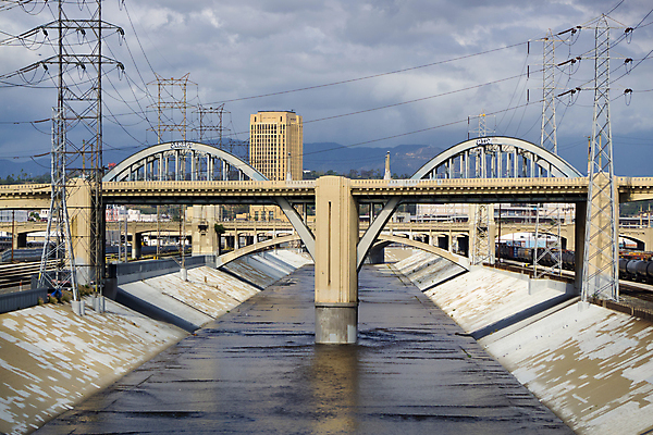 포토 JPG 해외이미지 산업 건축양식 하늘 흑백 사람없음 물 도시풍경 미국 도시 캘리포니아 스카이라인 그런지 콘크리트 해외202004 해외포토 자연요소 건축 북아메리카 촬영기법 풍경 파일형식 이미지허브