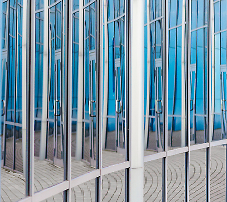 포토 JPG 해외이미지 선 벽 백그라운드 패턴 건축양식 창문 유리 표면 추상 출입구 거리 주택 사람없음 건물 파란색 반사 문 도시 교차로 무료 왜곡 해외202004 해외포토 건축물 건축 길 컬러 무늬 재질 파일형식 이미지허브