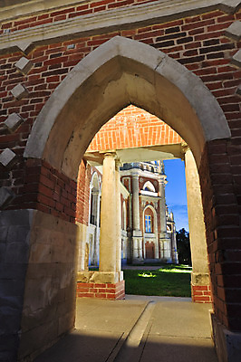 포토 JPG 해외이미지 디자인 공원 유럽 길 벽 밭 건축양식 창문 주택 미술 풍경 사람없음 야외 건물 장식 초록색 여름 문 탑 산책 궁전 바위 기둥 역사 재산 심볼 사인 폐허 아치 박물관 대문 러시아 고딕 러시아인 모스크바 바로크 옛날 스타일 해외202004 해외포토 서양인 건축물 계절 공공시설 건축 나라 컬러 고건축 농업 문화예술 휴식 금융 돌_바위 파일형식 이미지허브