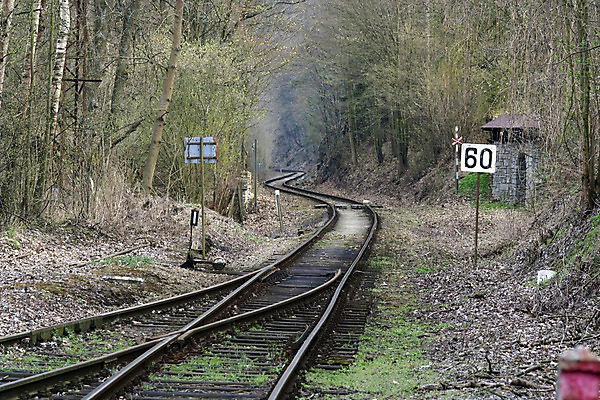 포토 JPG 해외이미지 도로 여행 교통시설 거리 사람없음 버리기 출발 트랙 떠남 선로 해외202004 해외포토 길 교통 컨셉 모션 시설 파일형식 이미지허브