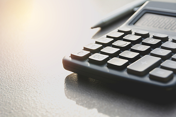 포토 JPG 해외이미지 캐릭터 디자인 교육 포즈 백그라운드 비즈니스 사람없음 금융 경제 컴퓨터 사무실 펜 디지털 스크린 검은색 장비 계산기 흰색 공구 키보드 업무 수학 계산 플라스틱 심볼 오브젝트 사인 투자 전자 언론 회계 고립 세금 키패드 카피스페이스 해외202004 해외포토 컬러 교과목 재질 문구용품 전자제품 필기구 공백 도구 작업 파일형식 이미지허브