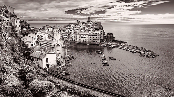 포토 JPG 해외이미지 유럽 바다 여행 자연 낚시 휴가 주택 파노라마 풍경 사람없음 야외 건물 물 여름 파란색 도시풍경 컬러풀 마을 항구 이탈리아 도시 야간 지중해 타운 옛날 해외202004 해외포토 자연요소 건축물 계절 나라 컬러 교통시설 레저 촬영기법 생태계 파일형식 이미지허브