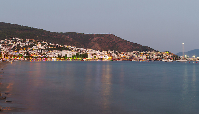 포토 JPG 해외이미지 바다 여행 요트 건축양식 휴가 주택 파노라마 사람없음 물 여름 파란색 도시풍경 항구 일몰 흰색 도시 만 보트 지중해 언덕 포트 타운 칠면조 해외202004 튀르키예 해외포토 자연요소 계절 건축 아시아 컬러 배_교통 교통시설 조류 촬영기법 풍경 건물 노을 파일형식 이미지허브