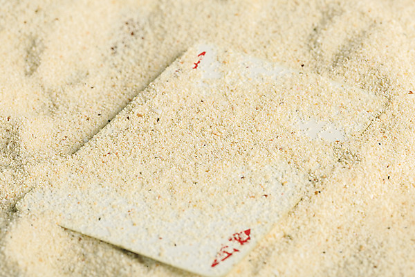 포토 JPG 해외이미지 손 별 모래 바다 백그라운드 컨셉 패턴 놀이 휴가 항해 해변 사람없음 여름 컬러풀 동전 마술사 게임 마음 최고 신용카드 행운 도박 위험 배열 카지노 클럽 질감 기회 포커 곤봉 라스베가스 에이스 해외202004 해외포토 자연요소 계절 스포츠용품 컬러 돈 무늬 배_교통 신체부위 금융 마술 트럼프 파일형식 이미지허브