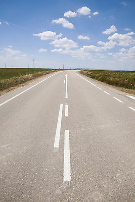 포토 JPG 해외이미지 구름 유럽 도로 길 선 여행 교통시설 자연 하늘 풍경 사람없음 야외 초록색 파란색 회색 운전 자유 흰색 시골 고속도로 스페인 아스팔트 땅 방향 좁은 장면 길가 루트 방법 직진 수평선 해외202004 해외포토 자연요소 나라 컬러 교통 컨셉 모션 시설 생태계 파일형식 이미지허브
