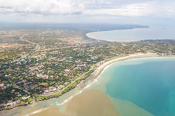 포토 JPG 해외이미지 백그라운드 건축양식 아프리카 거리 안테나 사람없음 건물 물 파란색 도시풍경 고층빌딩 도시 도심 장면 인도양 스카이라인 탄자니아 해외202004 해외포토 자연요소 건축물 건축 나라 바다 컬러 통신 풍경 빌딩 파일형식 이미지허브