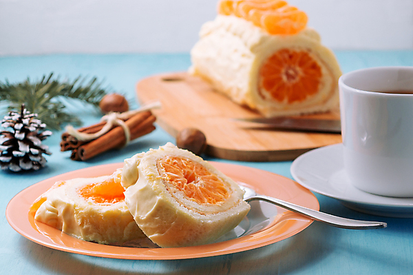 포토 JPG 해외이미지 단면 디저트 귤 실내 사람없음 아웃포커스 롤케이크 해외202004 해외포토 음식 과일 촬영기법 내부 케이크 파일형식 이미지허브