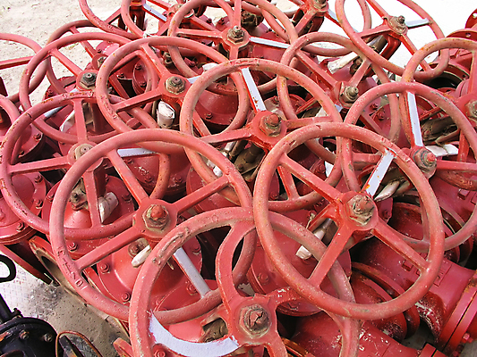 포토 JPG 해외이미지 산업 공장 추상 사람없음 빨간색 경제 금속 힘 기계 장비 에너지 탐험 업무 바퀴 구부린 휘발유 석유 철 탱크 볼트 연료 가스 튜브 자원 디젤 철강 파이프라인 해외202004 해외포토 컬러 무늬 공업 모션 재질 공구 작업 파이프_관 파일형식 이미지허브