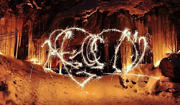 포토 JPG 해외이미지 계절 크리스마스 겨울 자연 불 휴가 새로움 산 함께함 폭죽 풍경 사람없음 물 빛 냉동 얼음 폭포 추위 흰색 동굴 황금 크리스탈 연도 북극 순수 그림 서리 봉 북쪽 고드름 빛망울 광 종유석 지질학 필기체 화상 해외202004 해외포토 자연요소 문자 교육 기념일 컬러 컨셉 상처 광석 극지방 방향 생태계 파일형식 이미지허브