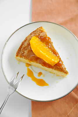 포토 JPG 해외이미지 스튜디오촬영 오렌지 디저트 실내 사람없음 가로 케이크 흰색 달콤 굽기 빛망울 살구 타르트 해외202004 해외포토 음식 빵 컬러 과일 내부 빛 맛 구이 파이_빵 파일형식 이미지허브